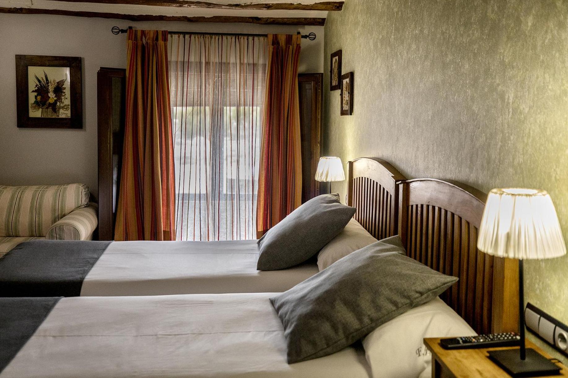 Hotel La Fonda De La Estacion La Puebla De Valverde Zewnętrze zdjęcie